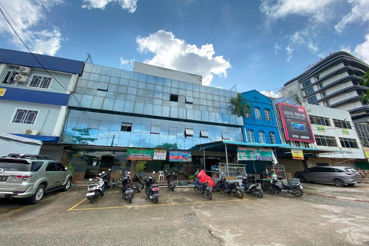 Готель Oyo 92702 Minang Jaya Наґойя Екстер'єр фото